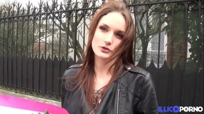 Marie Clarence, invite un fan en trio sexy