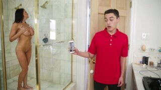 BANGBROS – Juan El Caballo Loco Sneaks Up On Stepmom Reagan Foxx In The Shower