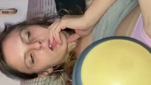 MILF finally gets a break to let a squirt out