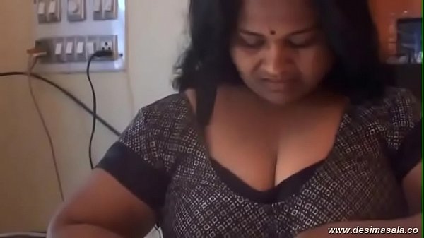 desimasala.co – Big Boob Aunty Bathing and Showing Huge Wet Melons
