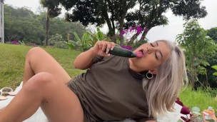 sex picnic! I play with my fruits and use my cucumber until I squirt – Anne_Austin