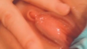 INCROYABLE PETITE CHATTE SANS POIL ! Audio Coloc Regarde ma petite chatte Baver de PLAISIR !