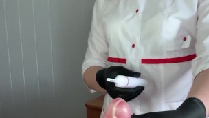 Just look at what this hot hottie is doing, try not to cum.